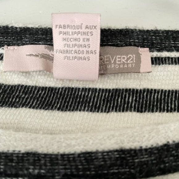 FOREVER 21 CONTEMPORARY BLACK AND WHITE STRIP SHIRT - Picture 5 of 5